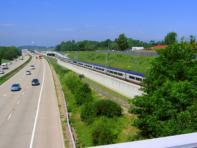 Crossing the M20 and Eurostar line near Harrietsham