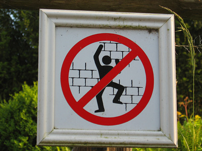 No climbing sign at Leeds Castle