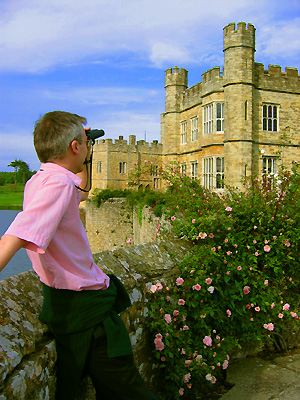 May 2007, Guy, pink shirt, roses, binoculars, exterior, wall, moat, Leeds Castle, Kent, England, Britain, UK