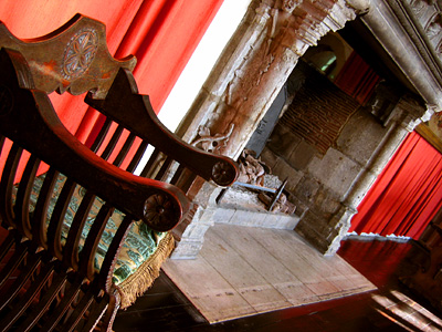 Fireplace in Henry VIII Banqueting Hall, Leeds Castle